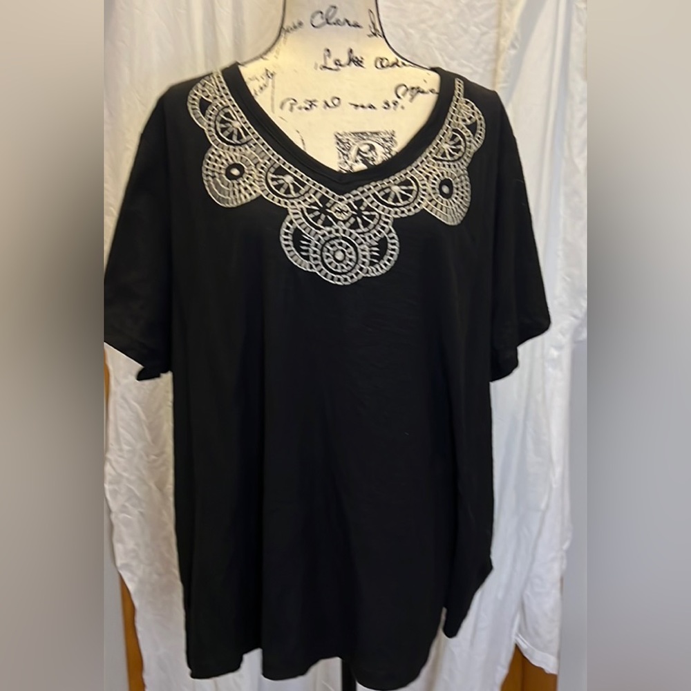 Faded Glory T Shirt Women’s Black & Beige Circles Embroidery V Neck Short Sleeve